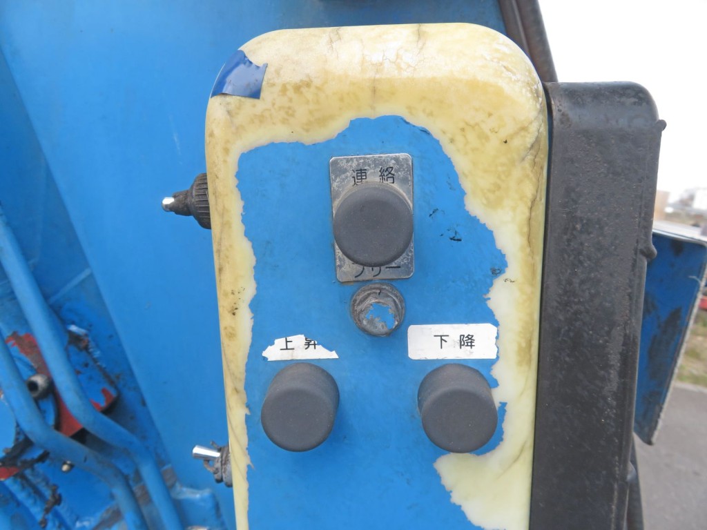 コンテナの操作スイッチです。|日野 レンジャー QKG-FJ7JGAAの写真18