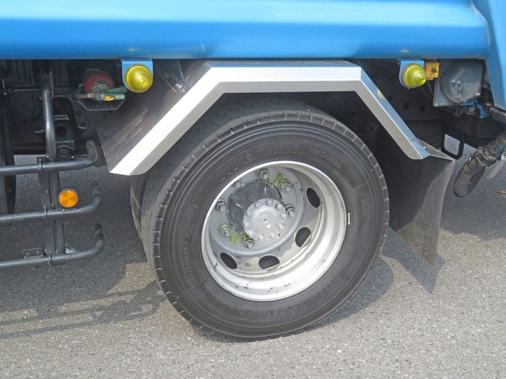 リアフェンダーはステンレス製です。|日野 レンジャー QKG-FJ7JGAAの写真27