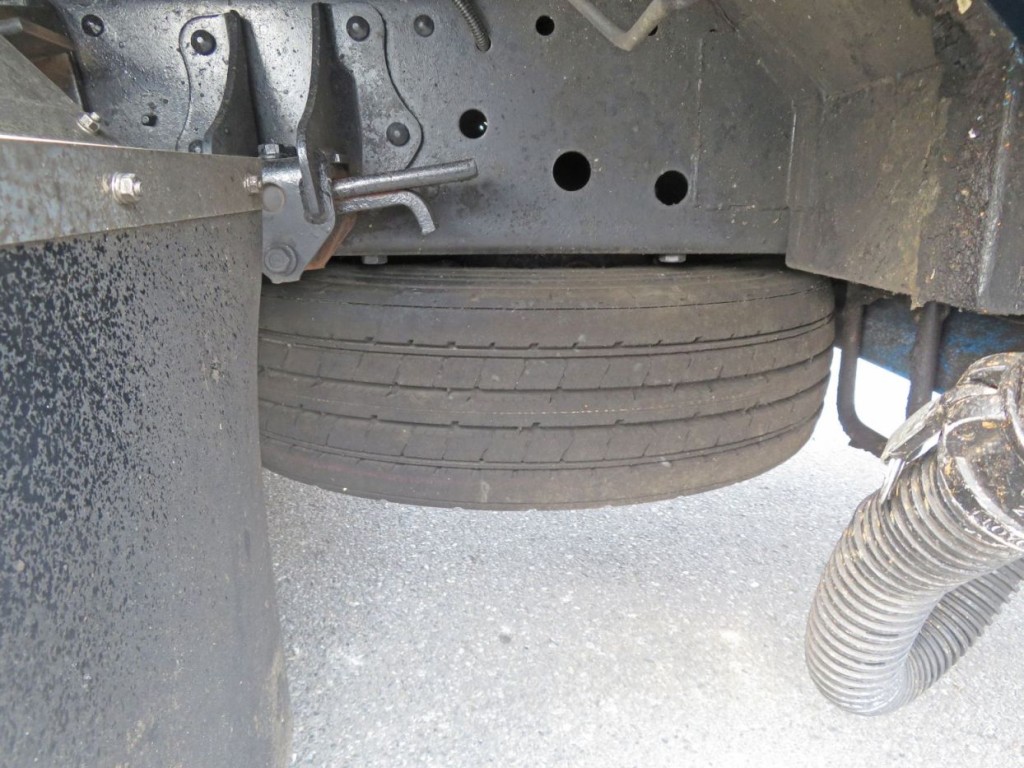 スペアタイヤ付きです。|日野 レンジャー QKG-FJ7JGAAの写真28