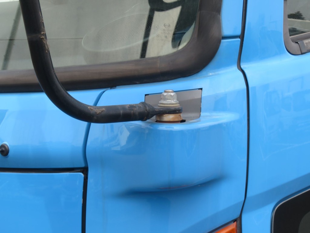 ミラーステーの台座のカバーが欠品しています。|日野 レンジャー QKG-FJ7JGAAの写真35