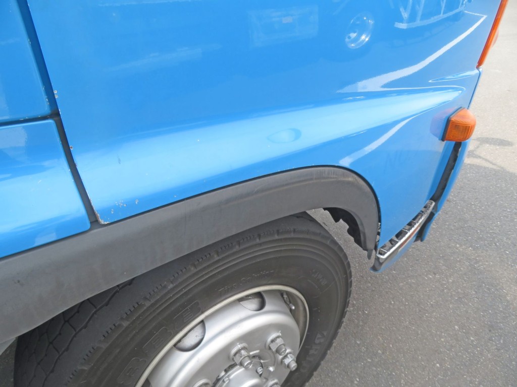 ドアに細かいキズ・軽い塗装の剥がれがあります。|日野 レンジャー QKG-FJ7JGAAの写真41