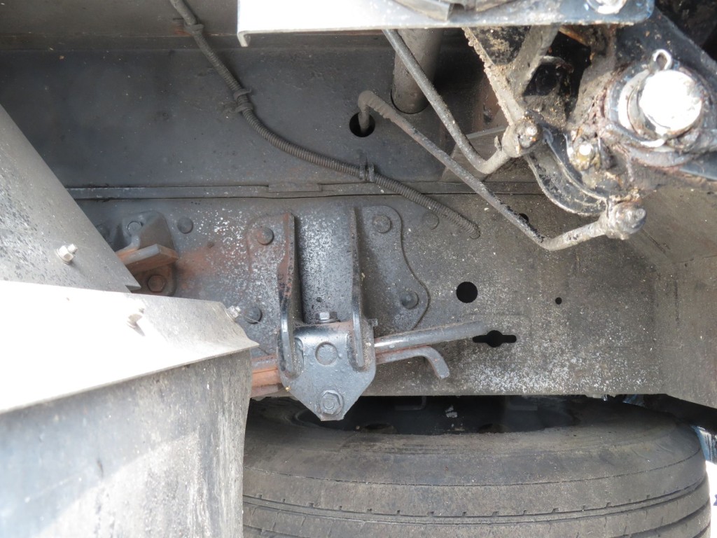 シャーシの状態です。|日野 レンジャー TKG-GC7JGAAの写真5