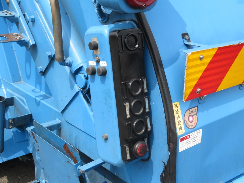 上物の操作スイッチです。|日野 レンジャー TKG-GC7JGAAの写真14