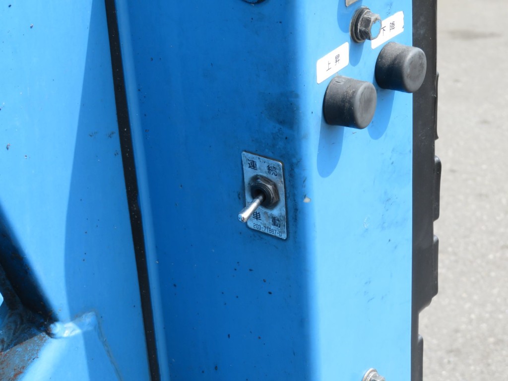 連続⇔単独切り替えスイッチです。|日野 レンジャー TKG-GC7JGAAの写真15