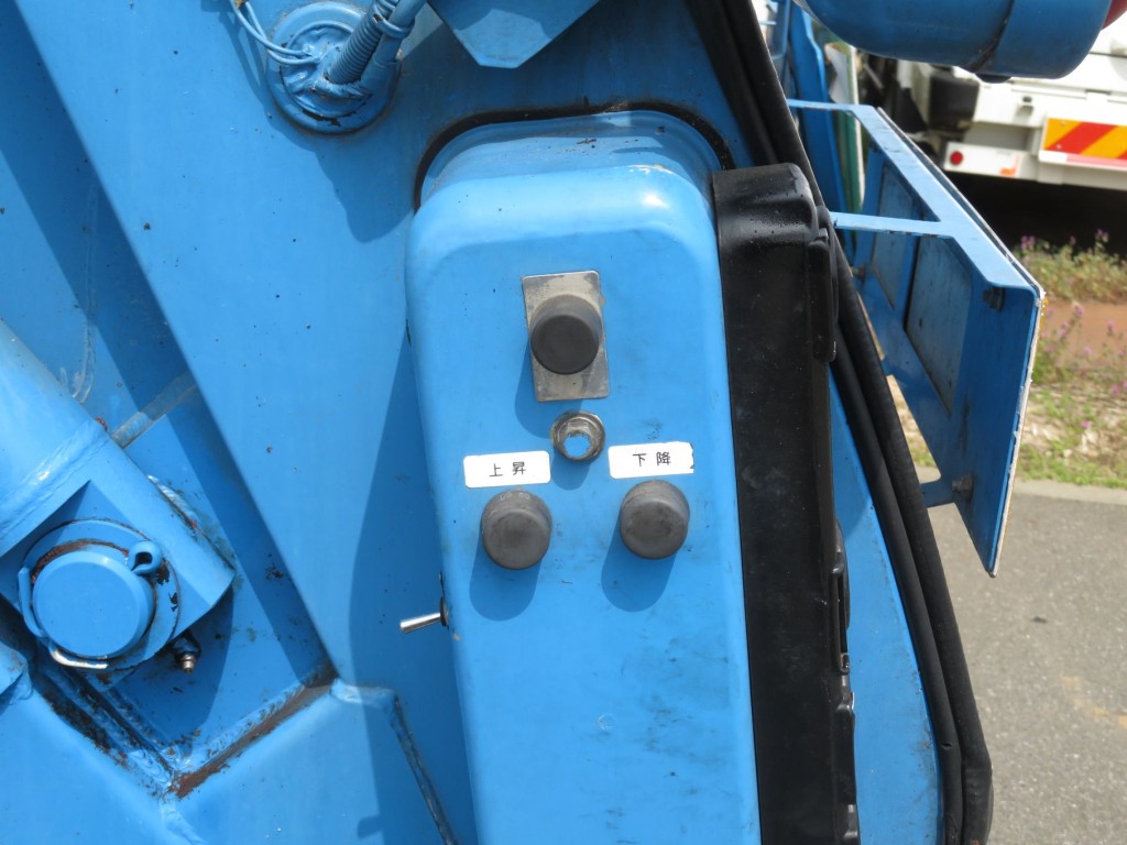 テールゲートシャッターの電動開閉スイッチです。|日野 レンジャー TKG-GC7JGAAの写真16
