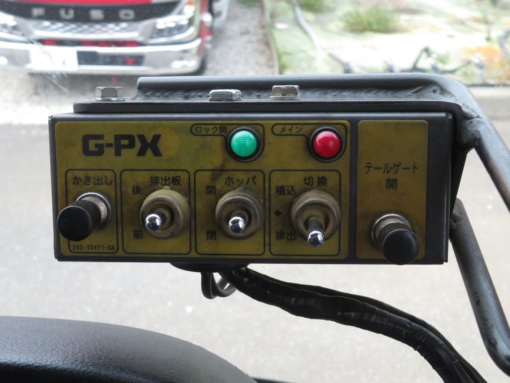 上物の操作スイッチです。|日野 レンジャー TKG-GC7JGAAの写真20