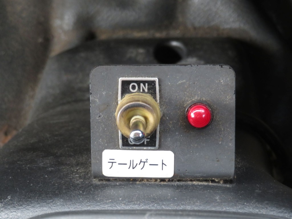 テールゲートの主電源です。|日野 レンジャー TKG-GC7JGAAの写真21