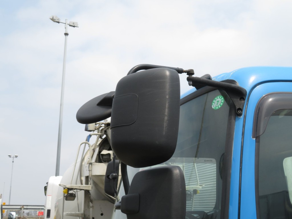 助手席側サイドミラーカバーに細かいキズがあります。|日野 レンジャー TKG-GC7JGAAの写真31