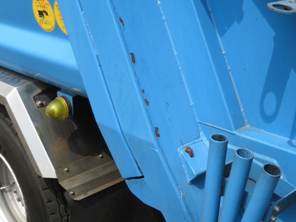 テールゲート側面にサビがあります。|日野 レンジャー TKG-GC7JGAAの写真41