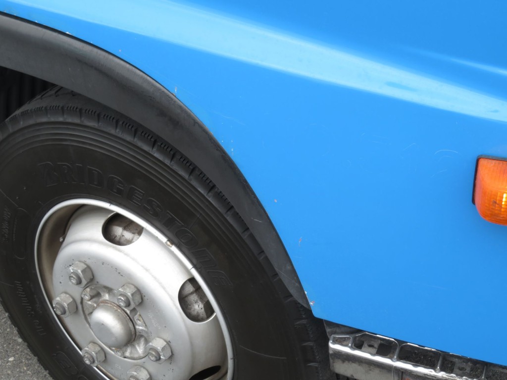 運転席ドアに細かいキズがあります。|日野 レンジャー TKG-GC7JGAAの写真43