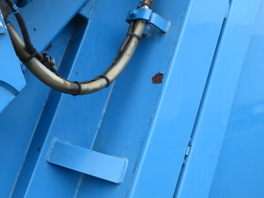 テールゲート側面にサビがあります。|日野 レンジャー TKG-GC7JGAAの写真50