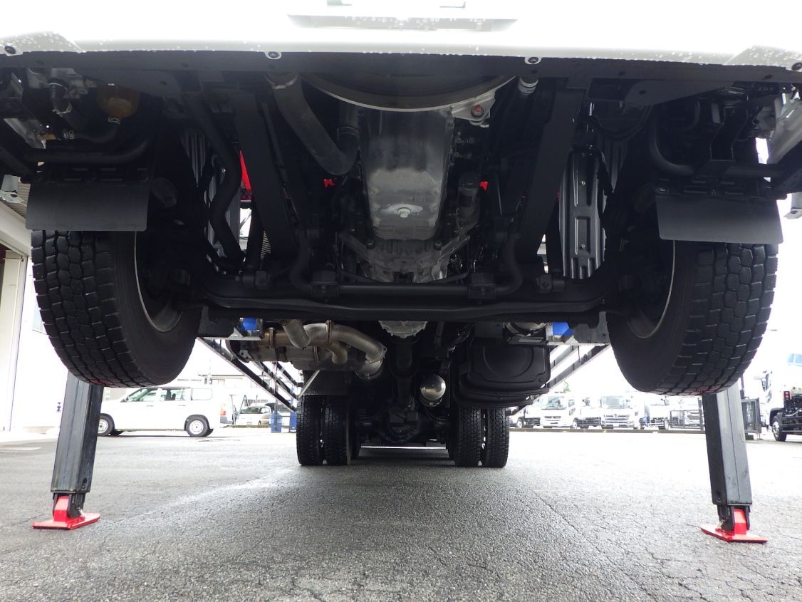 ボディー下周りの状態です。|日野 プロフィア 2DG-FS1AHEの写真10