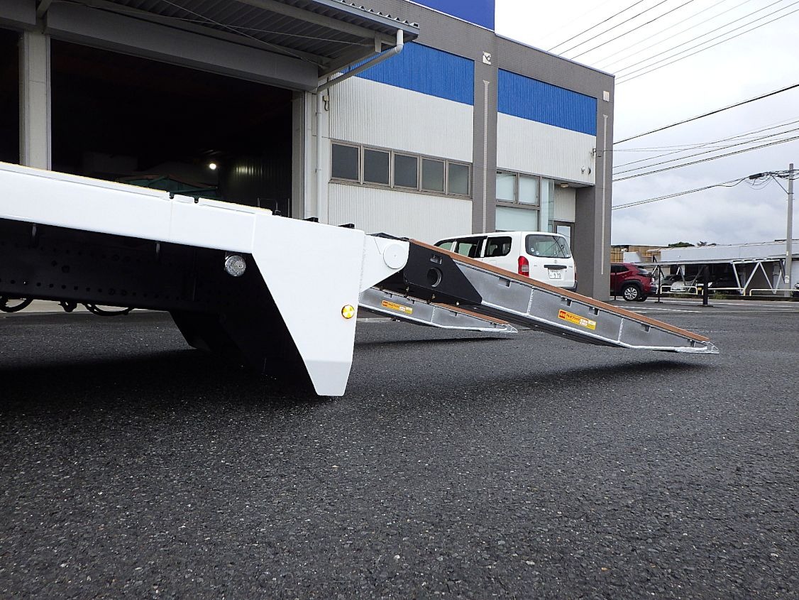 化粧板の着いた状態です。|日野 プロフィア 2DG-FS1AHEの写真12
