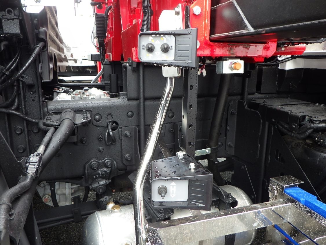 アウトリガーの操作スイッチです。|日野 プロフィア 2DG-FS1AHEの写真19
