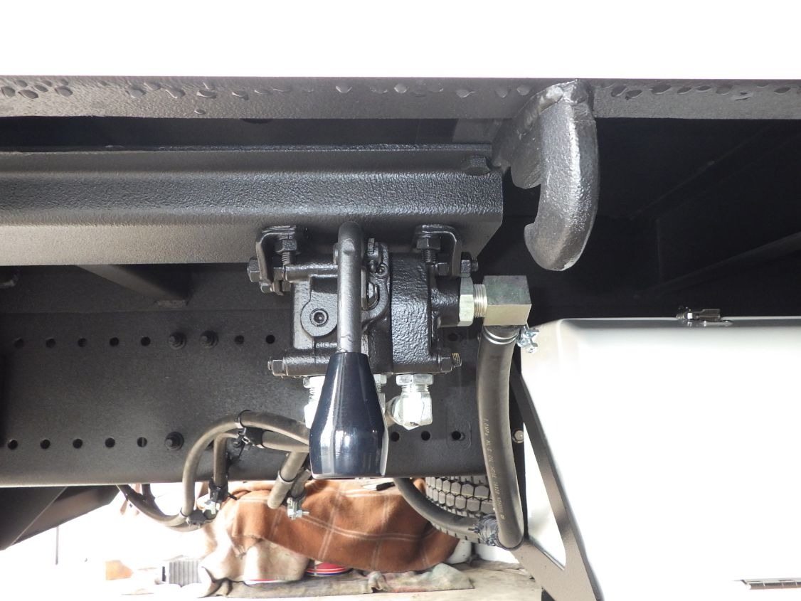 歩み板の操作レバーです。|日野 プロフィア 2DG-FS1AHEの写真21