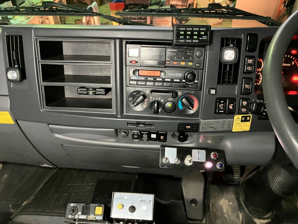いすゞ フォワード QKG-FVR34U2の写真19