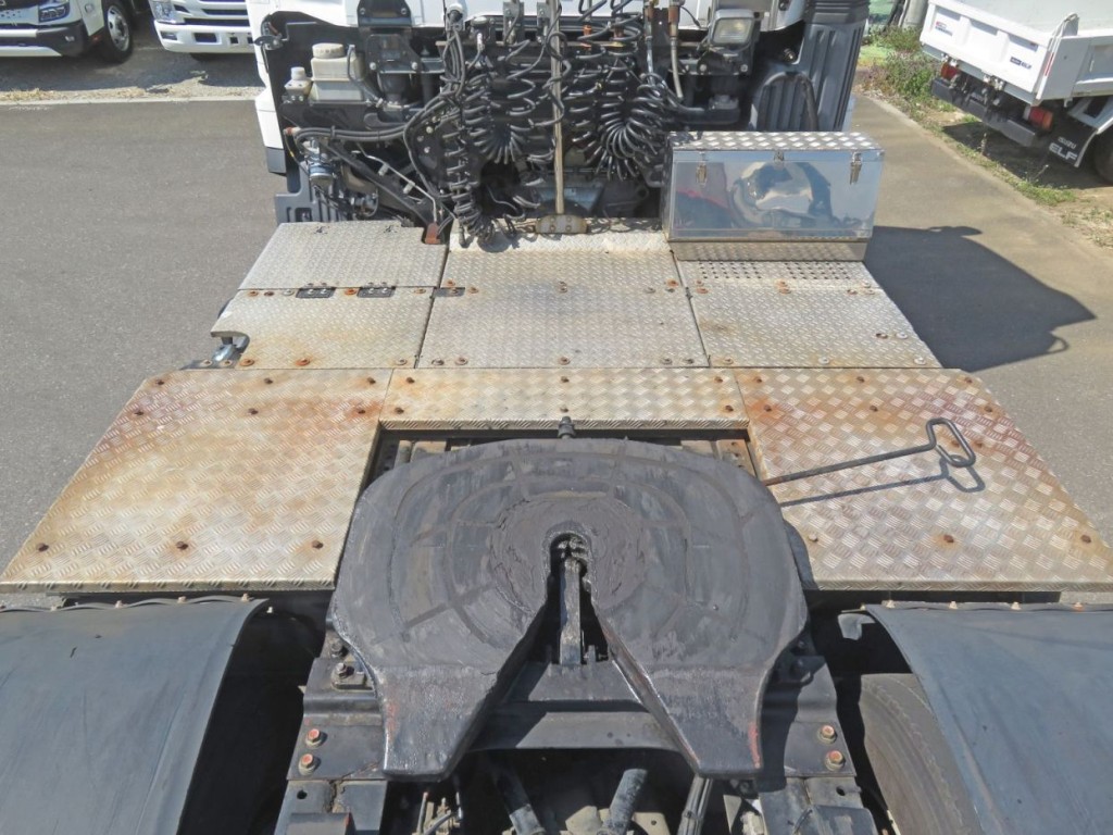 踊り場の状態です。|日野 プロフィア QPG-SH1EDDGの写真9