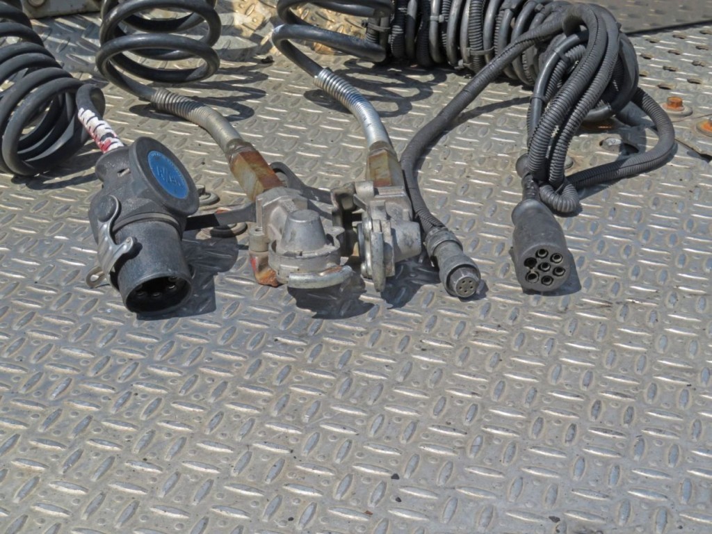 コネクター類です。|日野 プロフィア QPG-SH1EDDGの写真10