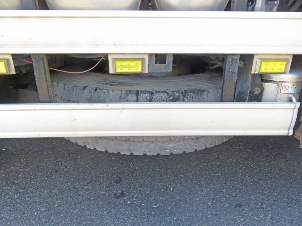 スペアタイヤ付きです。|日野 プロフィア QPG-SH1EDDGの写真15