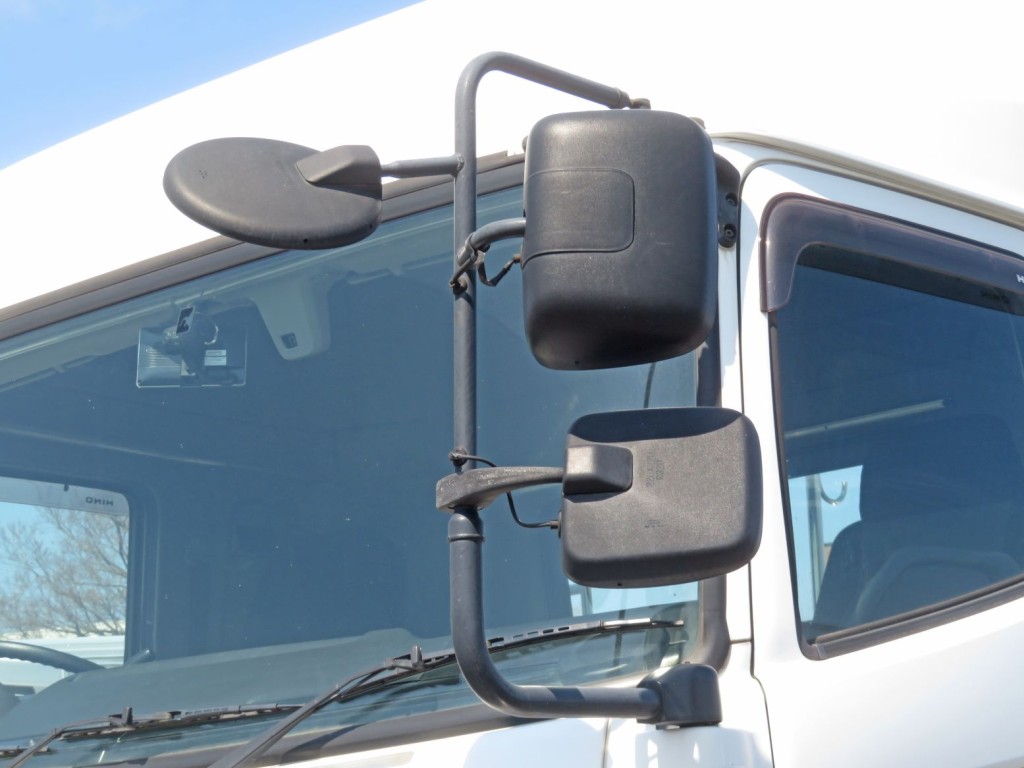 ミラーに色あせ・キズしています。|日野 プロフィア QPG-SH1EDDGの写真18