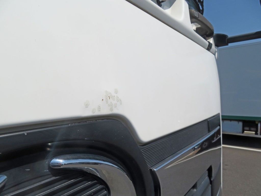 フロントパネルにキズ・タッチペン跡があります。|日野 プロフィア QPG-SH1EDDGの写真20