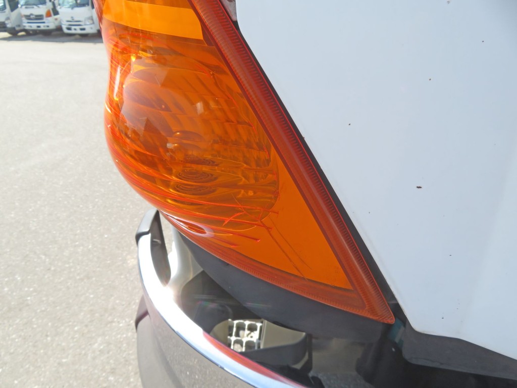 ウィンカーレンズにひびがあります。|日野 プロフィア QPG-SH1EDDGの写真23