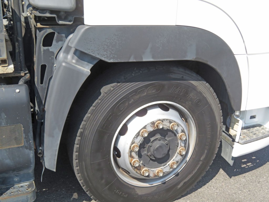 運転席側フロントフェンダーに色あせがあります。|日野 プロフィア QPG-SH1EDDGの写真27