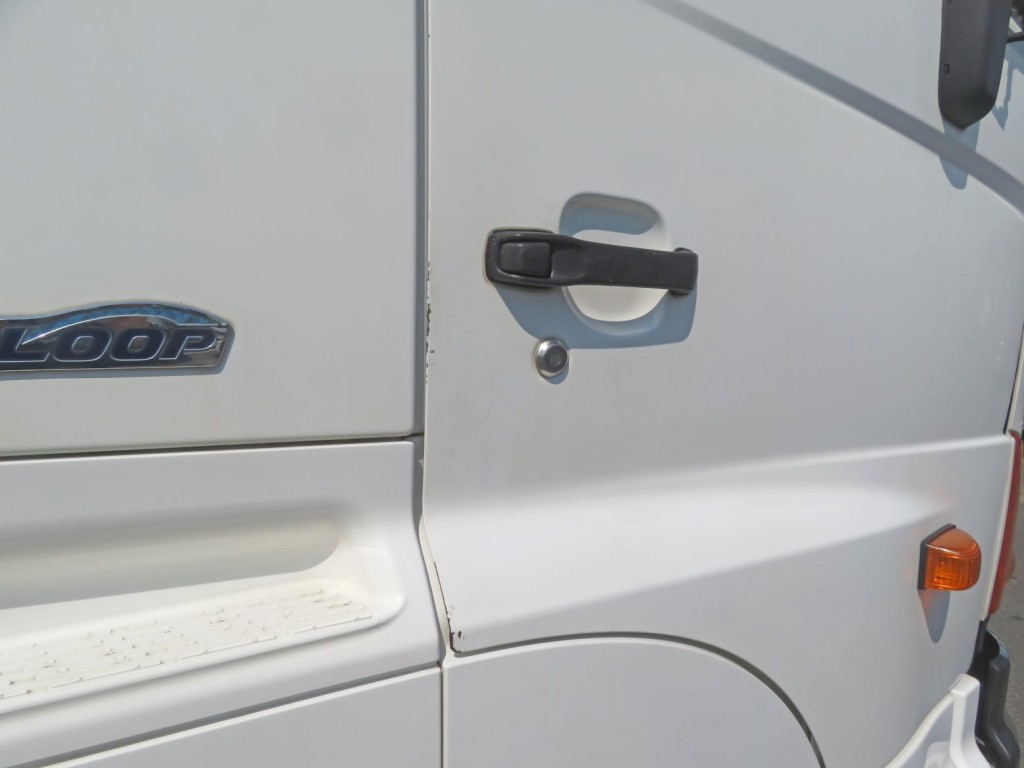 運転席側ドアにキズ・軽いサビがあります。|日野 プロフィア QPG-SH1EDDGの写真28