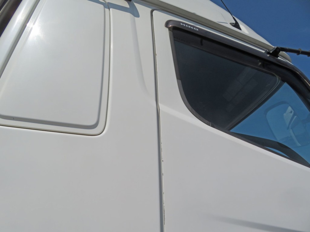 運転席側ドアにキズ・軽いサビがあります。|日野 プロフィア QPG-SH1EDDGの写真29
