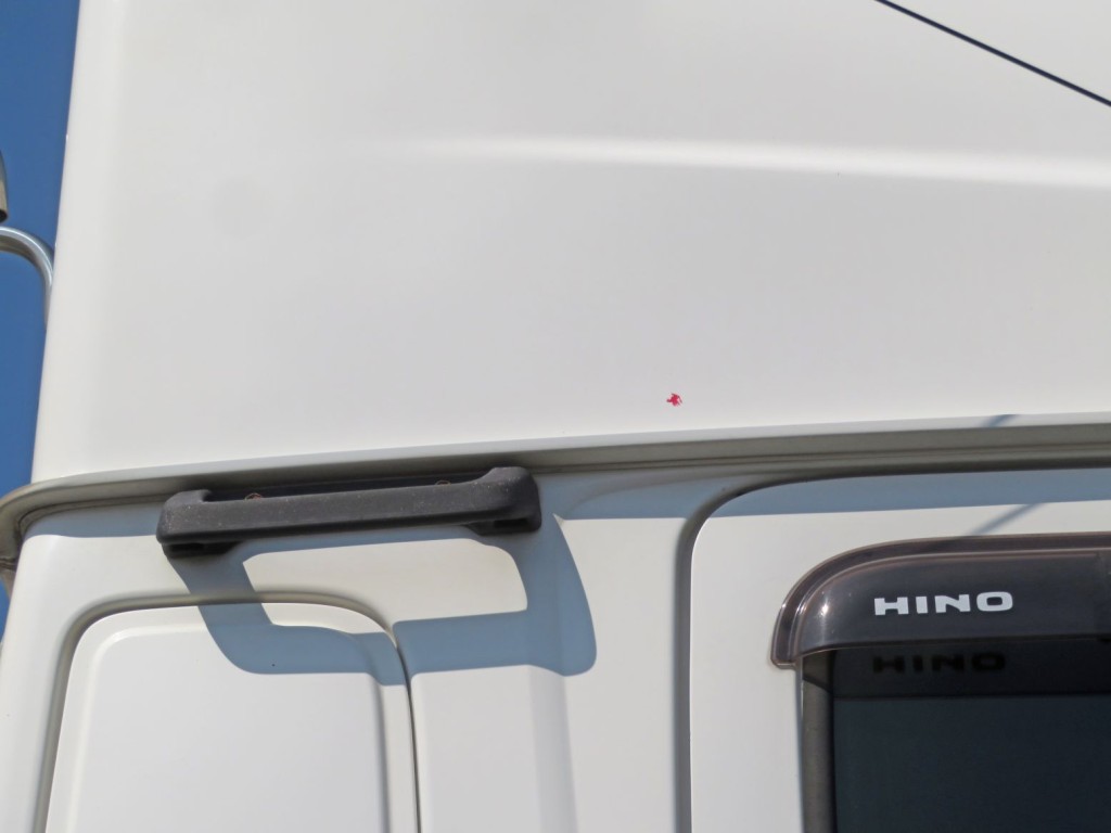 ルーフ横に塗装の剥がれがあります。|日野 プロフィア QPG-SH1EDDGの写真30