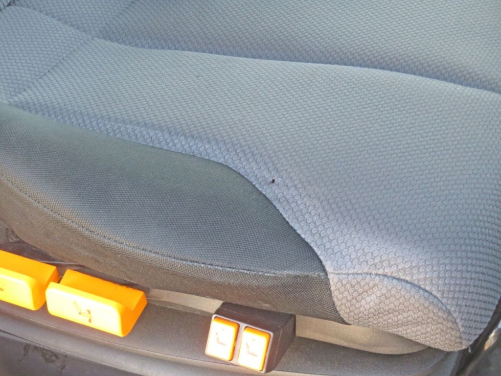 座面にヘタリ・破れの状態です。|日野 プロフィア QPG-SH1EDDGの写真32