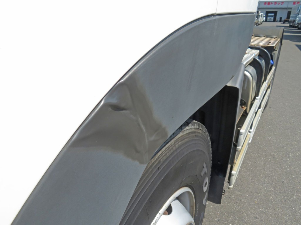 変形箇所の状態です。|日野 プロフィア QPG-SH1EDDGの写真36