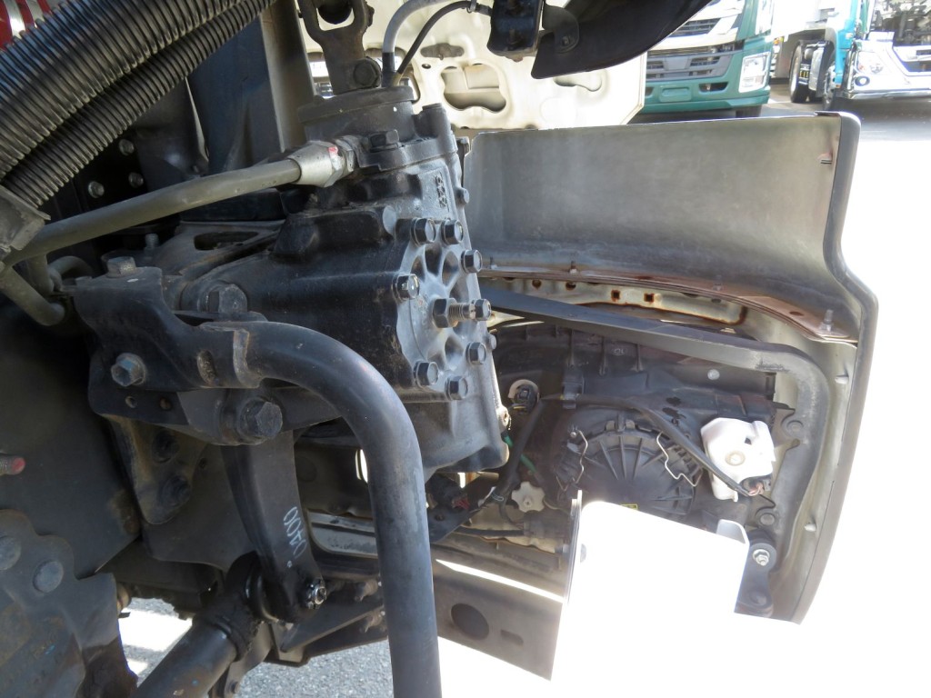 脚廻りにサビがあります。|日野 プロフィア QPG-SH1EDDGの写真41