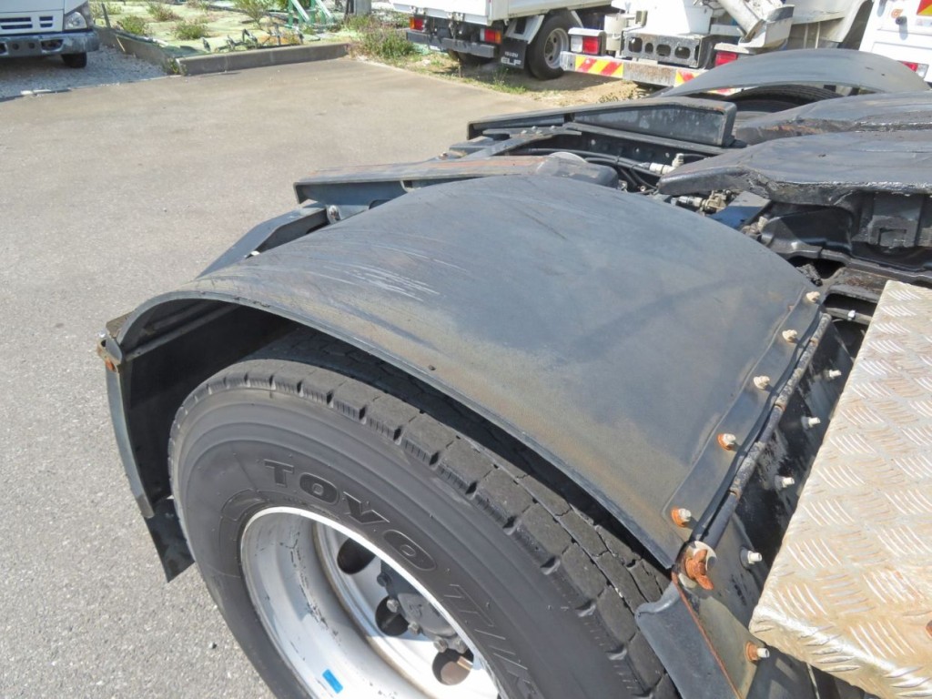 リアフェンダーにキズ・スレがあります。|日野 プロフィア QPG-SH1EDDGの写真48