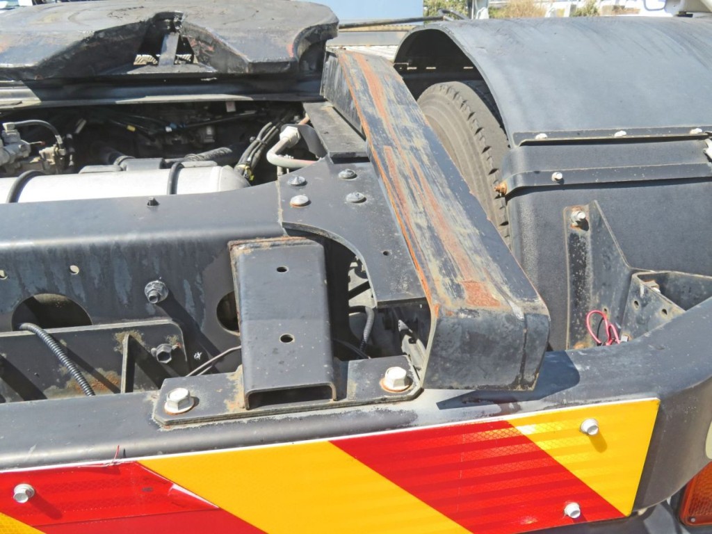 カプラガイドにサビ・曲がりがあります。|日野 プロフィア QPG-SH1EDDGの写真50