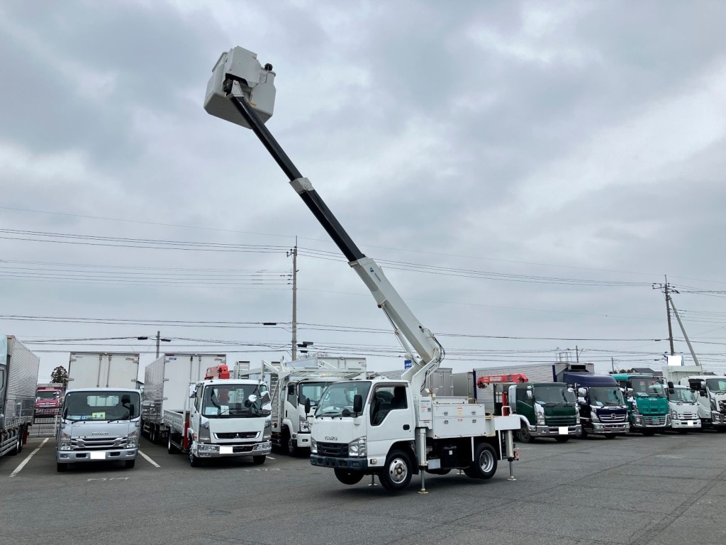 いすゞ エルフ TPG-NKR85AN(2WD)の写真1