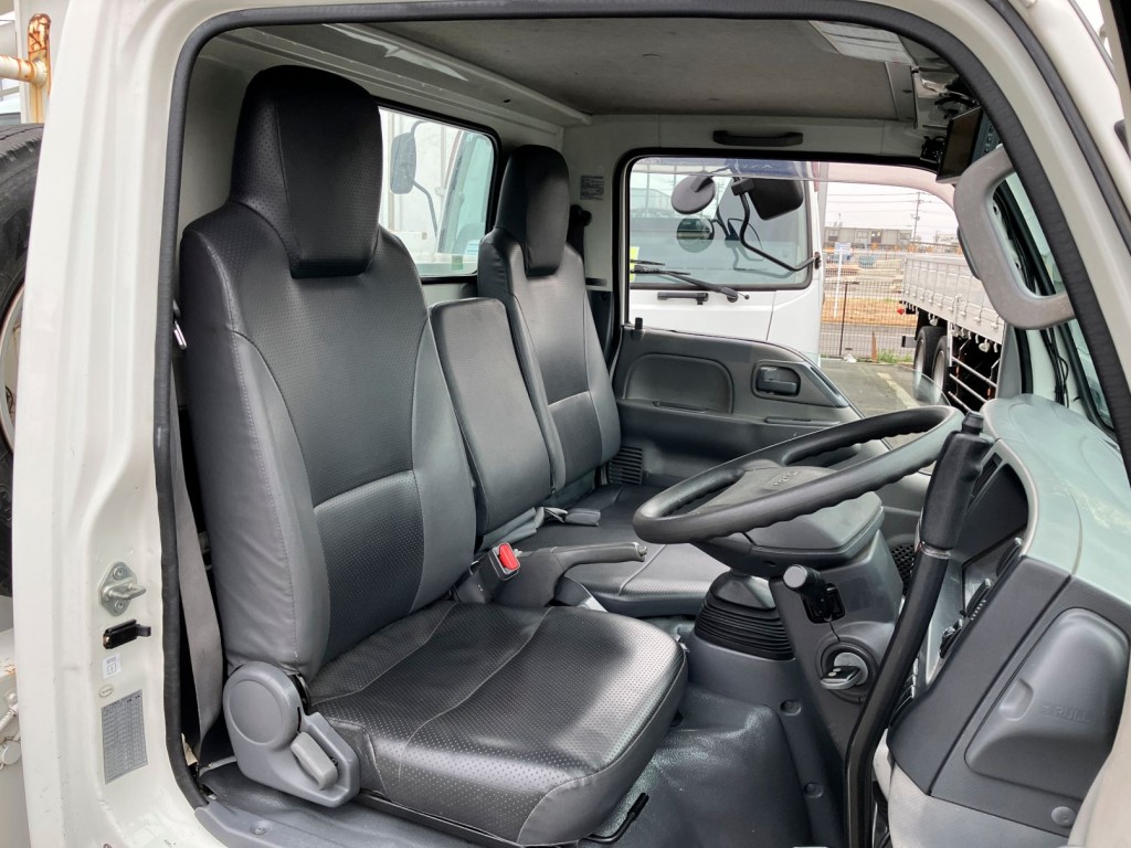 いすゞ エルフ TPG-NKR85AN(2WD)の写真5