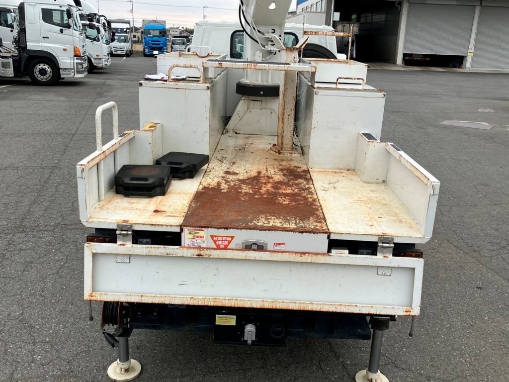 いすゞ エルフ TPG-NKR85AN(2WD)の写真8