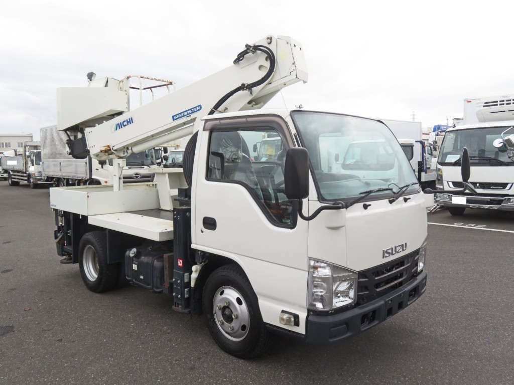 いすゞ エルフ TPG-NKR85AN(2WD)の写真2