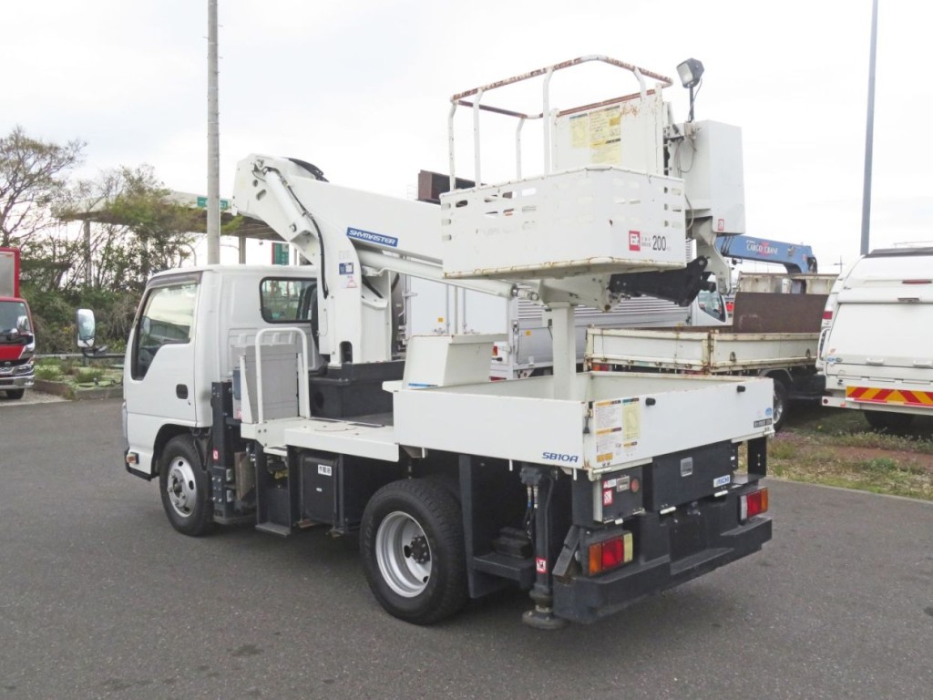 いすゞ エルフ TPG-NKR85AN(2WD)の写真3