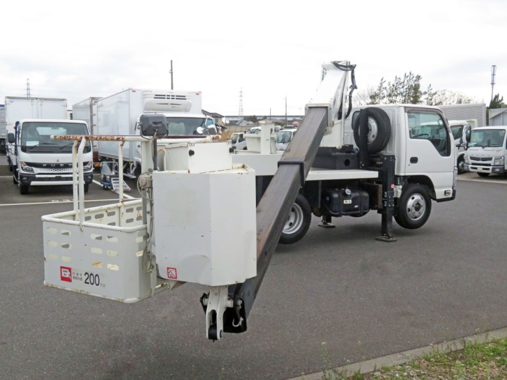 いすゞ エルフ TPG-NKR85AN(2WD)の写真4