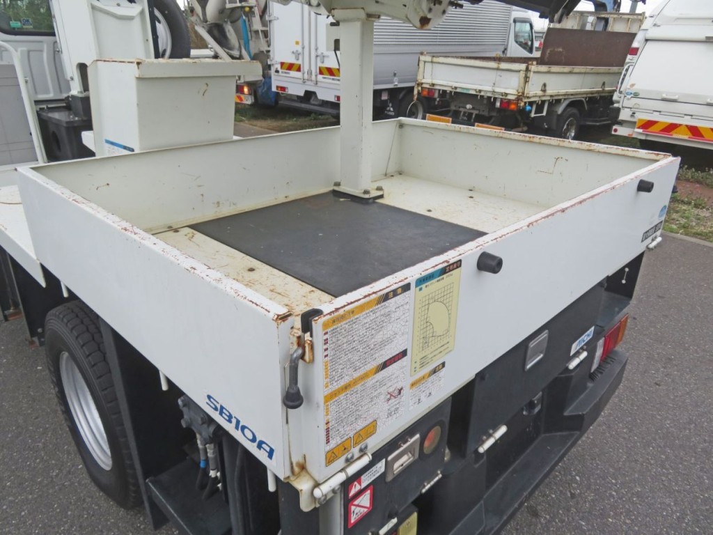 いすゞ エルフ TPG-NKR85AN(2WD)の写真7