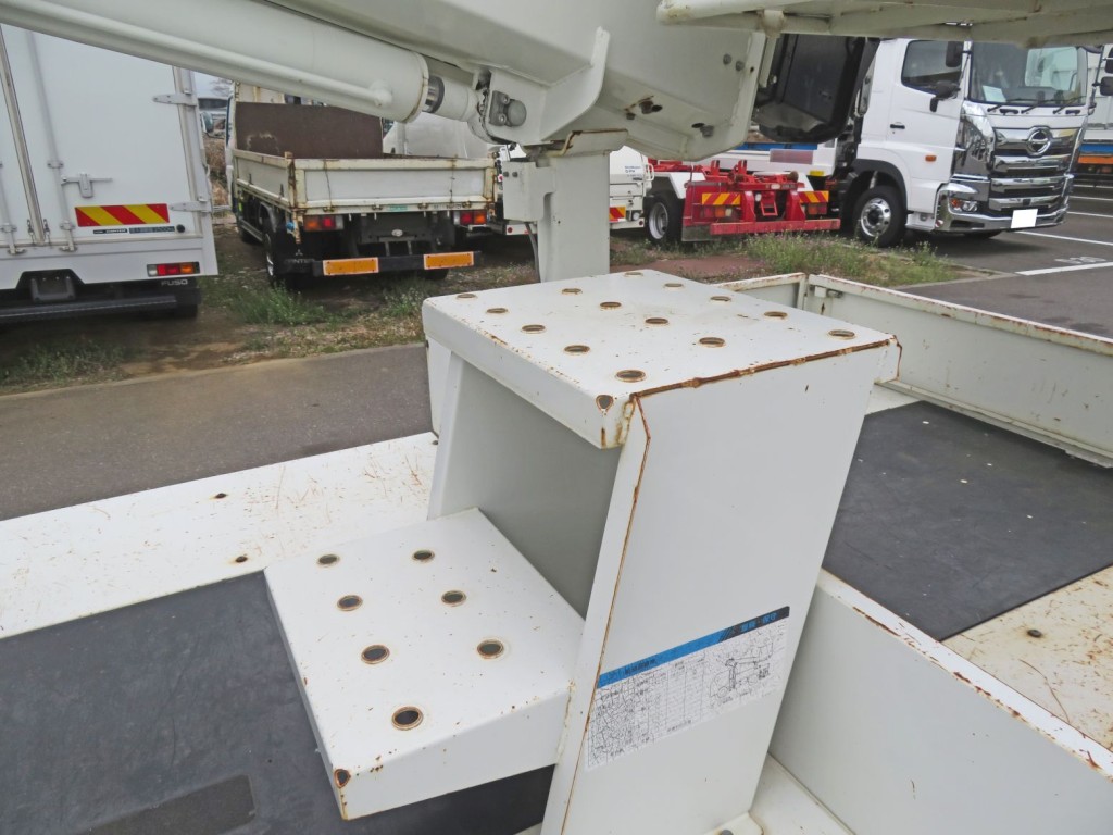 いすゞ エルフ TPG-NKR85AN(2WD)の写真9