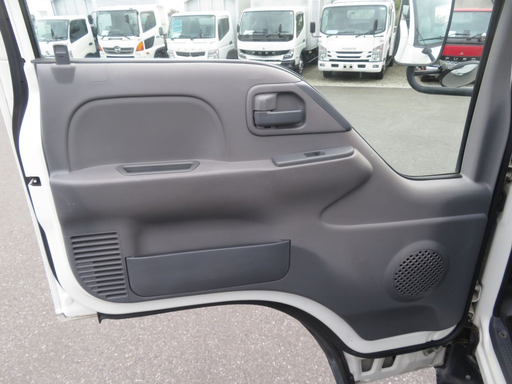 いすゞ エルフ TPG-NKR85AN(2WD)の写真40