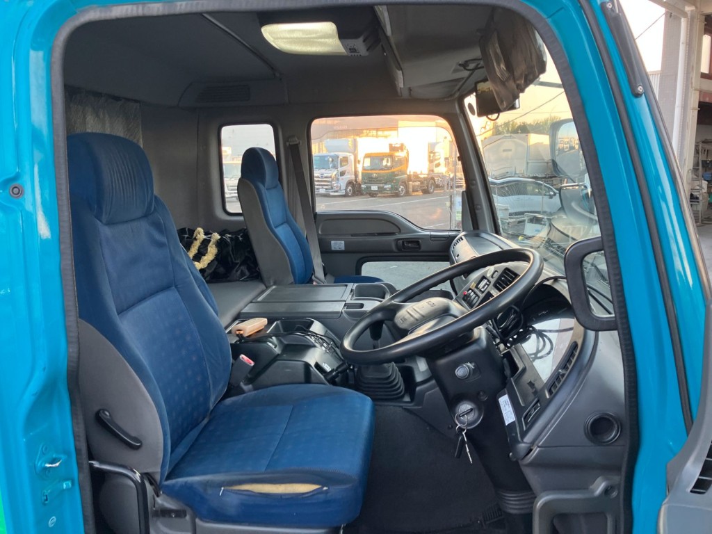 いすゞ ギガ QKG-CYZ77AJの写真5