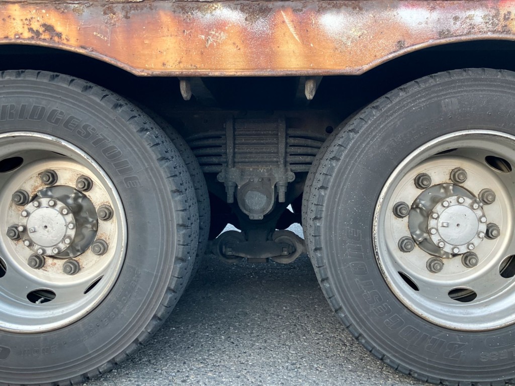 いすゞ ギガ QKG-CYZ77AJの写真6