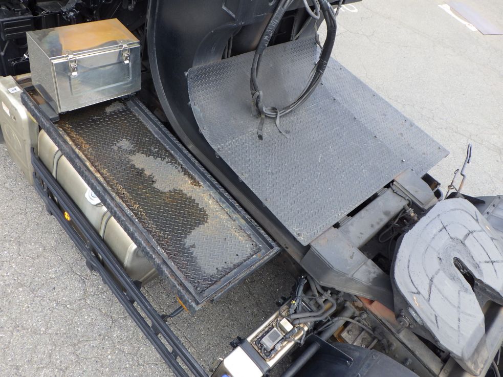 踊り場の状態です。|ニッサンディーゼル クオン PKG-GK4XLE改の写真9