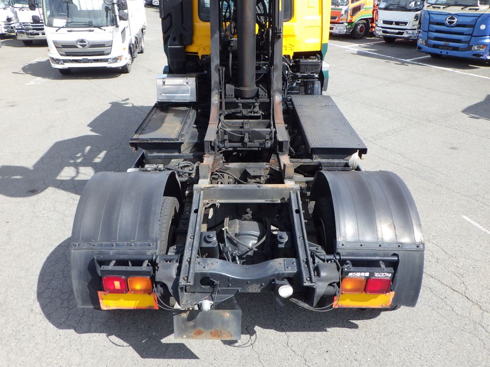 カプラを上げた状態です。|ニッサンディーゼル クオン PKG-GK4XLE改(2WD)の写真10