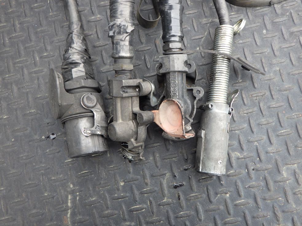 接続コネクターの状態です。|ニッサンディーゼル クオン PKG-GK4XLE改の写真14