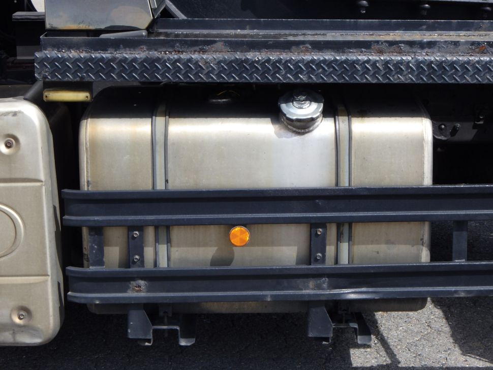 燃料タンクは400Lです。|ニッサンディーゼル クオン PKG-GK4XLE改の写真19